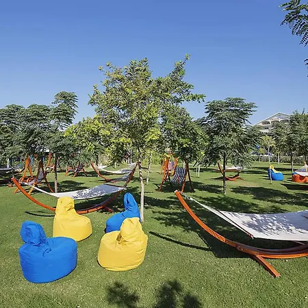 Complex Crystal Palace Luxury & Side