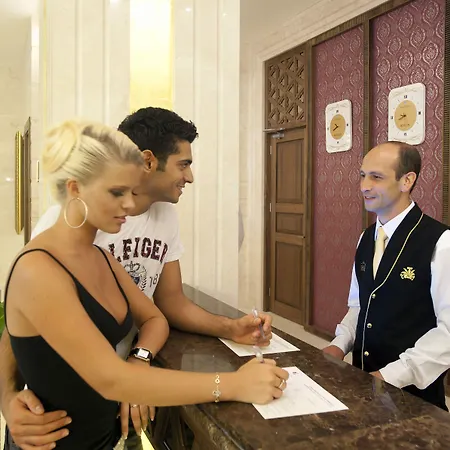 Crystal Palace Luxury & Semesteranläggning (resort)