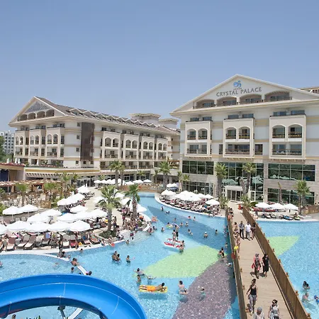 Crystal Palace Luxury & Semesteranläggning (resort) Side