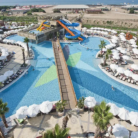 Crystal Palace Luxury & Semesteranläggning (resort)