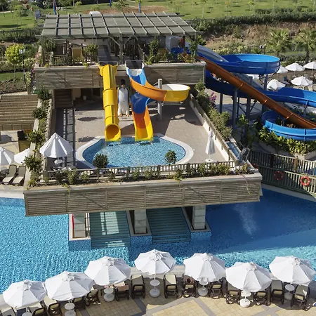 Crystal Palace Luxury & Semesteranläggning (resort)