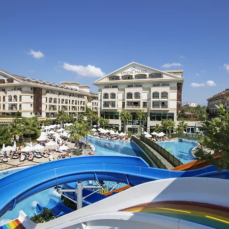 Crystal Palace Luxury & Semesteranläggning (resort) Side