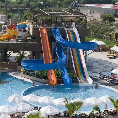 Crystal Palace Luxury & Semesteranläggning (resort) Side