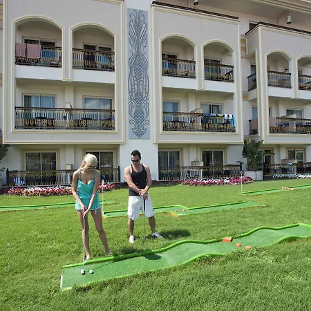 Crystal Palace Luxury & Semesteranläggning (resort)