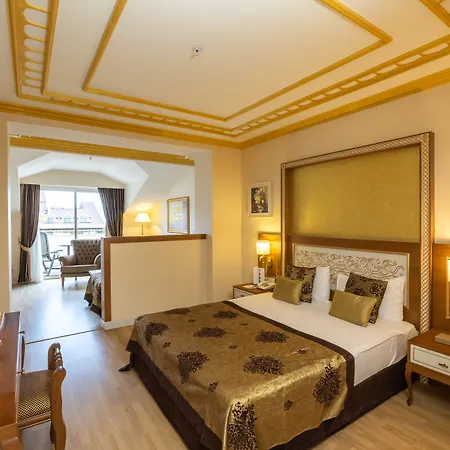 Üdülőközpont Crystal Palace Luxury &