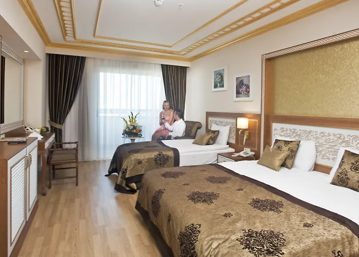 Crystal Palace Luxury & Resort 5*